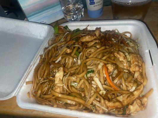 Chicken lo mein. This dish was actually good. Did I mention huge portions?