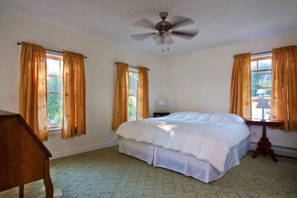 King guestroom with private bath.