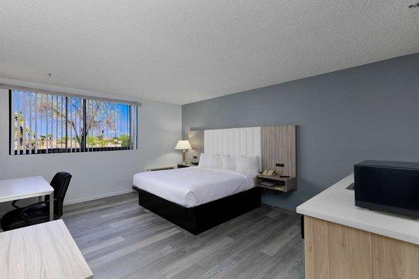 Studio Suites Lake Havasu City single