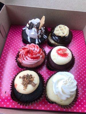 Strawberry,  Red Velvet, vanilla, Chocolate Cream