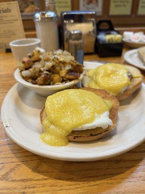 Eggs Benedict with Home Fries