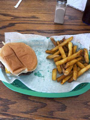 Ordered cheeseburger fully dressed.  Came with only cheese, mayo and mustard.