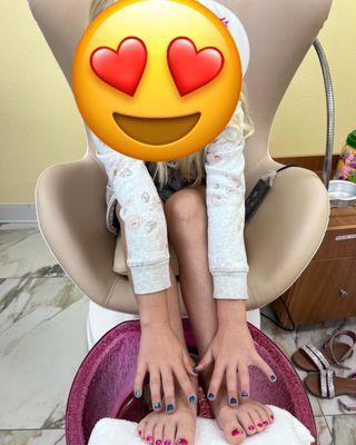 Children's chair (with massager) and final product Mani/Pedi