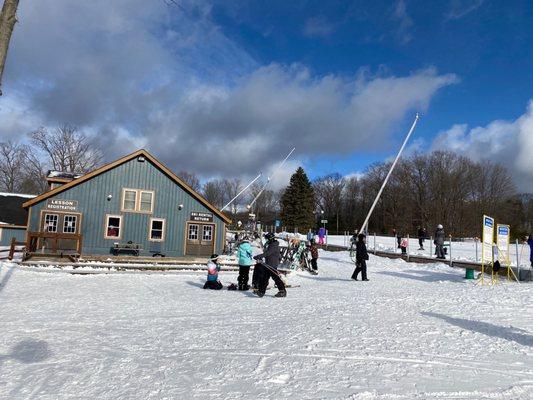 Overview of the rental place and the bunny slope