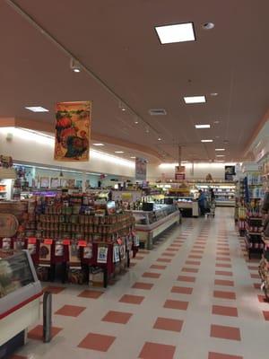 Market Basket of Wilmington -- 260 Main Street / Routes 129 & 38, Wilmington        Interior