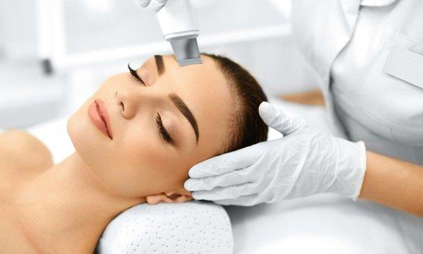 Ultrasonic Skin Scrubber: Exfoliacion no dolorosa por medio del cual ayudamos a la piel a limpiarla a profundidad y renovar sus células.