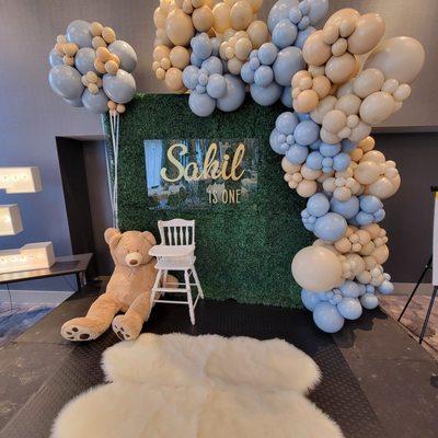 We love collaborating with your vendors too! Think of us as the "planning glue" that holds it all together. Backdrop by G's Sweet Party.