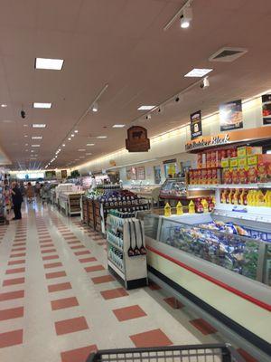 Market Basket of Hudson -- 8 Highland Commons, Hudson            Interior