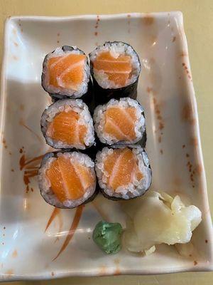 6 Pieces Salmon Roll