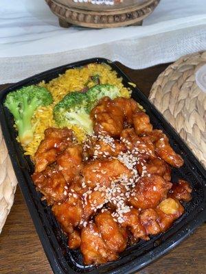 C22. Sesame Chicken Combo Plate