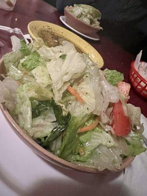 Salad with garlic oil dressing