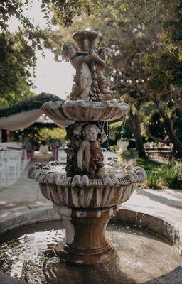 Beautiful fountain, nice background nosie. Wedding 10/21/23