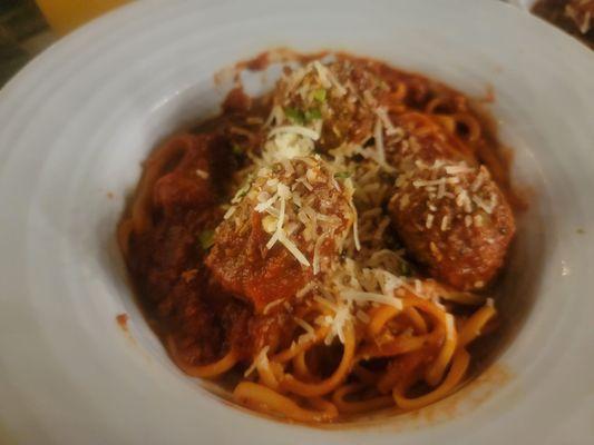 Linguine and meatballs, gummy and lukewarm. Tasted like it had been microwaved.