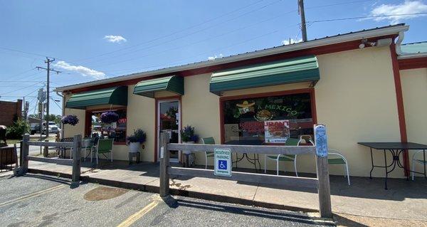 The restaurant from the parking area.