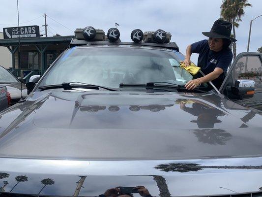 Windshield Replacement on 2014 Ford F-150 Raptor