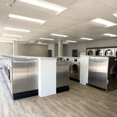 Washing machines in many sizes including 30, 40, 60 and 80 pounds to accommodate any size load