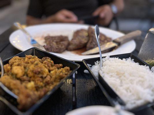 Picanha dish with rice and feijão troperiro