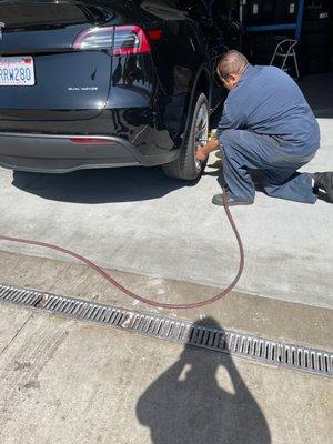 Quick New Tire by Jery