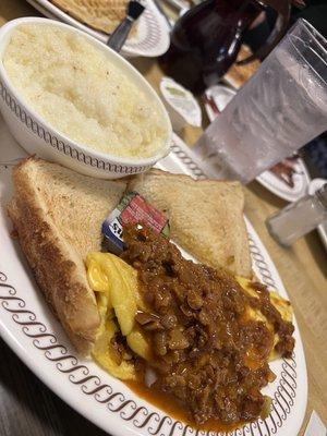 Omelet with chili; side of grits