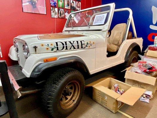 09.25.21  Cooter's Place (Nashville) - Daisy Duke's Jeep, Dixie [7/2/20]