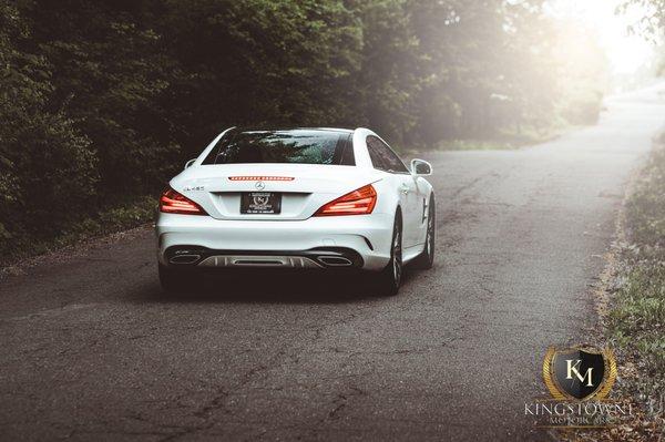 This captivating SL450 drives off into the light