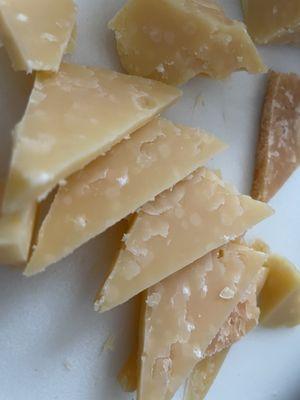 Gouda Roomano sliced up