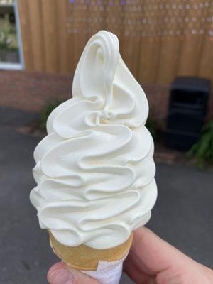 vanilla custard - small in wafer cone