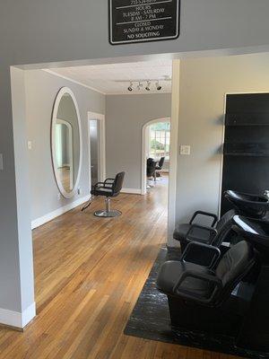 New Gorgeous Salon Space for talented hair stylists to rent!