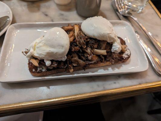 Mushrooms with poached eggs