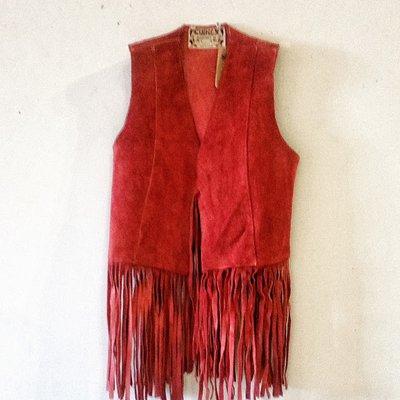 Suede vest take in