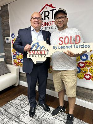 Leonel Turcios - Smart Realty