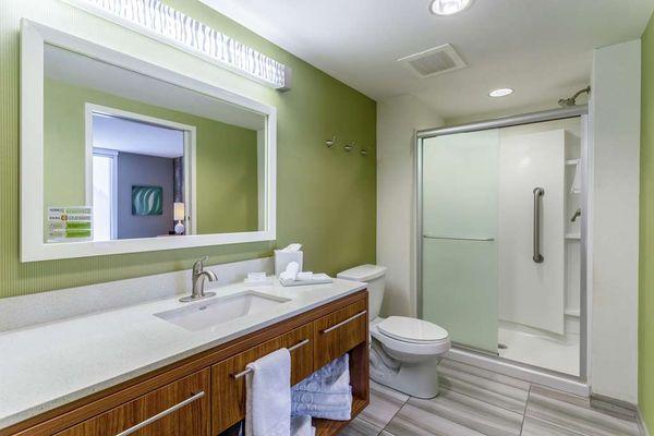 Guest room bath