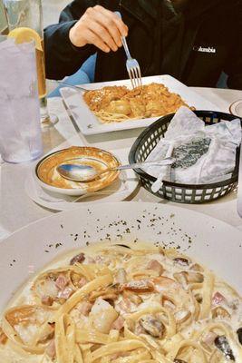 Fettuccine carbonara with shrimp and carciofi