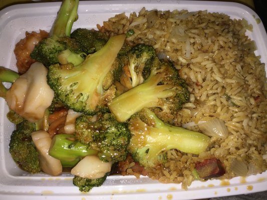 shrimp & scallops w. broccoli pork fried rice