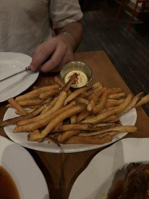 Fries that come with rotisserie chicken