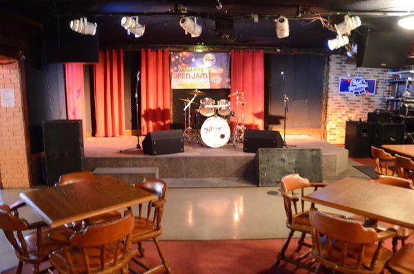 Live Music is what we do best! Featuring Live Music every weekend, George's is Racine's premier venue!