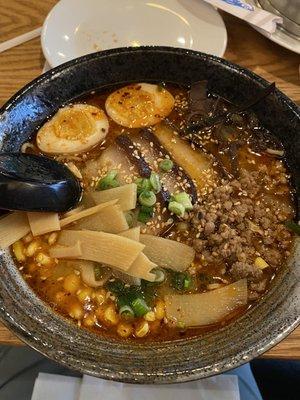 Spicy miso ramen (stoke my daughter's scallion and bamboo)