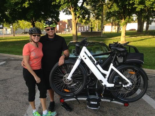 Happy couple with their new Stromer Ebikes.