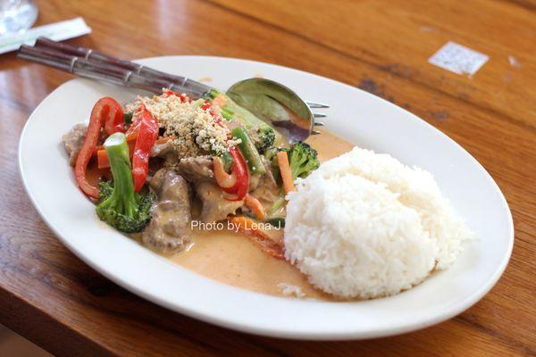 Small Panang Curry Beef ($13.95) - string bean, broccoli, peppers, carrots, crushed peanuts. Very sweet.