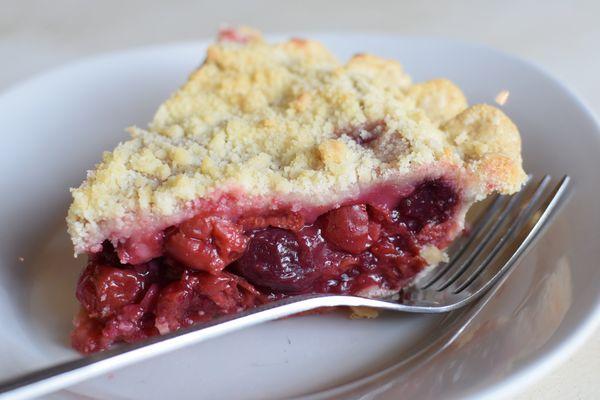 Cherry Crumble