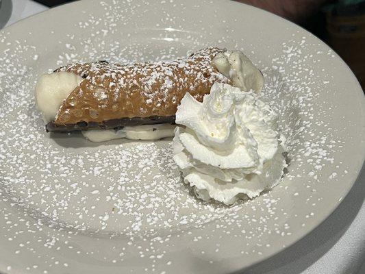 Fresh cannoli