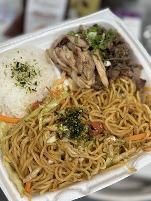 Chicken & Beef Butter Garlic Noodles IG: @ammysalamii