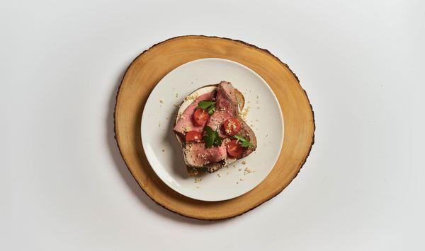 Wagyu Røast Beef - Australian braised beef sliced & chilled, horseradish cream, cherry tomato, parsley, fresh horseradish