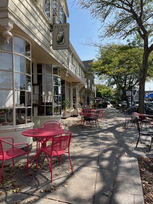 Cafe sidewalk seating