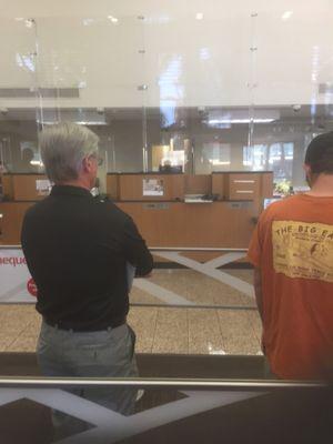 Bank of America on a Wednesday afternoon. Walked in at 12:25. One teller and a line ten people long. This bank is horrible for help.