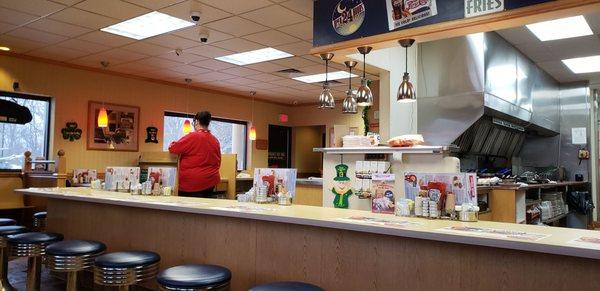 That bag under the heat lamp was there when I sat down and another 15 minutes until the person picked it up.