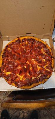 Large pepperoni pizza