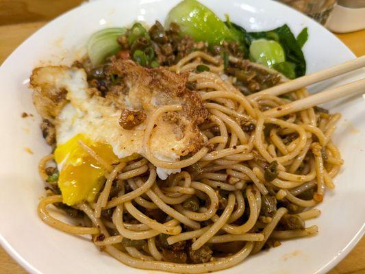 Nanchang noodles 南昌拌粉 with minced pork and green beans 肉沫豆角