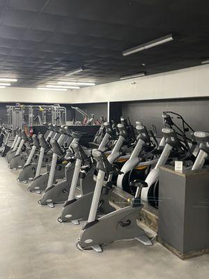 Over 40 pieces of cardio at Bodyplex Blue Ridge