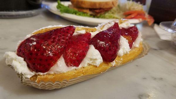 Strawberry eclair